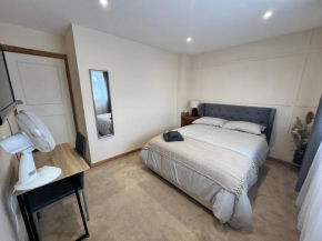 Beautiful Room for ONE Person - free Netflix, Amazon Prime & Disney plus